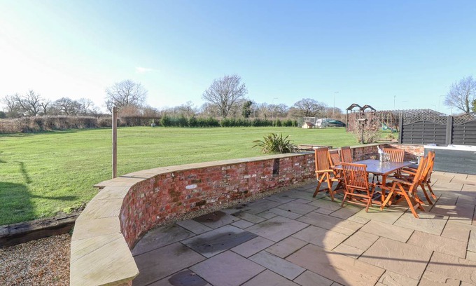 Hapsford Cottage | Cabin ∙ 4 bedrooms ∙ 8 guests
