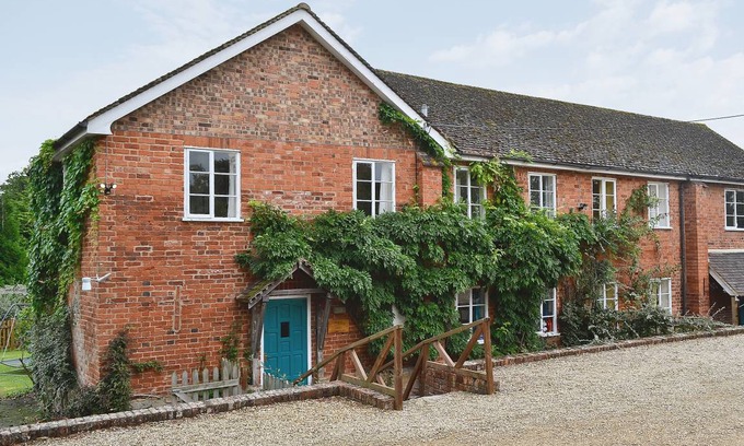 Newent Cottage | Cabin ∙ 4 bedrooms ∙ 8 guests