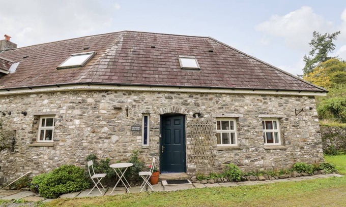 Llandeilo Cottage | Cabin ∙ 4 bedrooms ∙ 8 guests