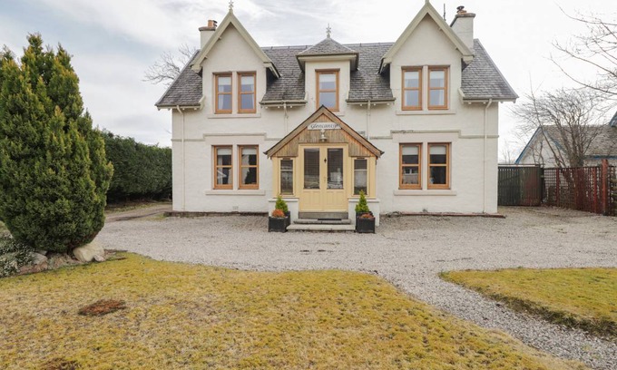Aviemore Cottage | Cabin ∙ 4 bedrooms ∙ 8 guests