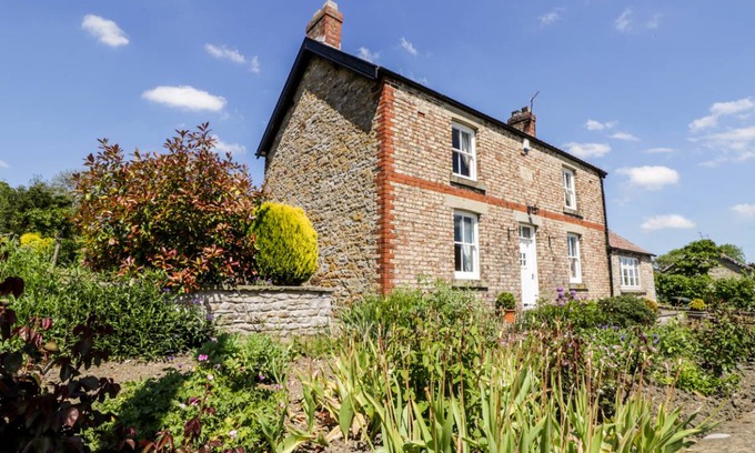 Nawton Cottage | Cabin ∙ 4 bedrooms ∙ 8 guests