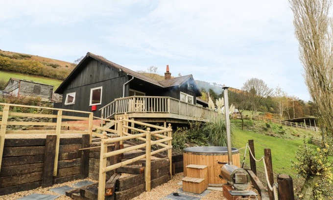 Tirabad Cottage | Cabin ∙ 4 bedrooms ∙ 8 guests