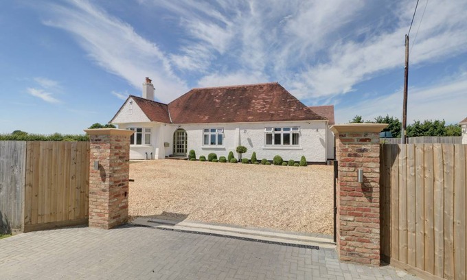 Malmesbury Cottage | Cabin ∙ 4 bedrooms ∙ 8 guests