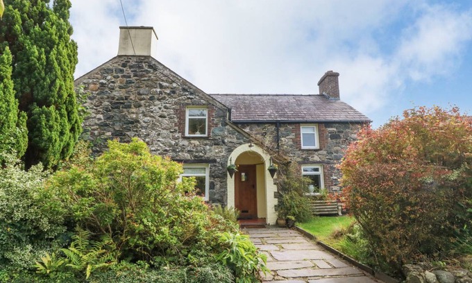 Llandwrog Cottage | Cabin ∙ 4 bedrooms ∙ 8 guests