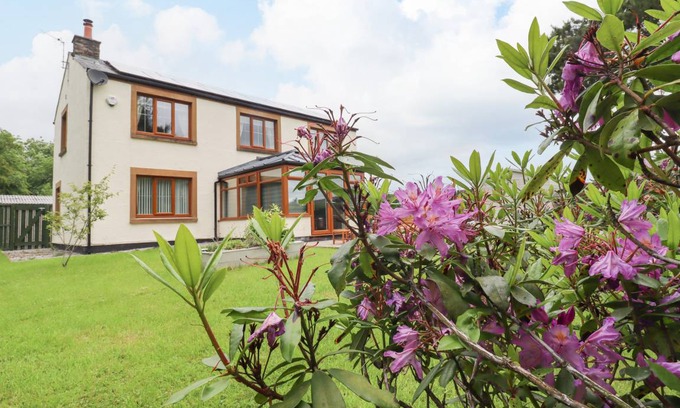 Fourstones Near Bentham Cottage | Cabin ∙ 4 bedrooms ∙ 8 guests