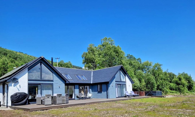 Spean Bridge Cottage | Cabin ∙ 4 bedrooms ∙ 8 guests