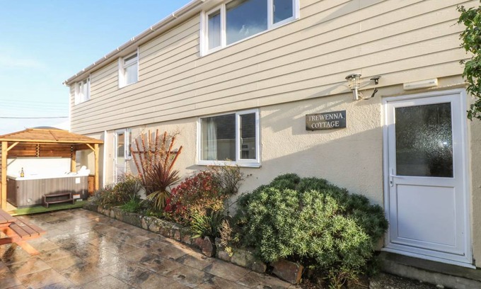 Mullion Cottage | Cabin ∙ 4 bedrooms ∙ 9 guests
