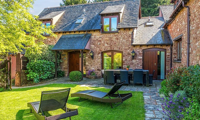 Old Cleeve Cottage | Cabin ∙ 4 bedrooms ∙ 9 guests