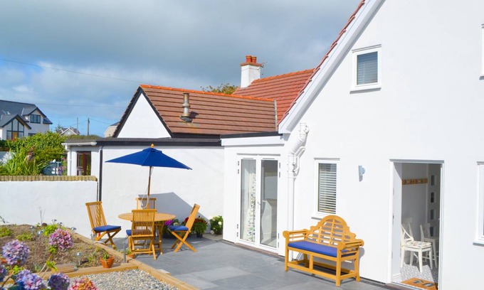 Aberdaron Cottage | Cabin ∙ 4 bedrooms ∙ 8 guests