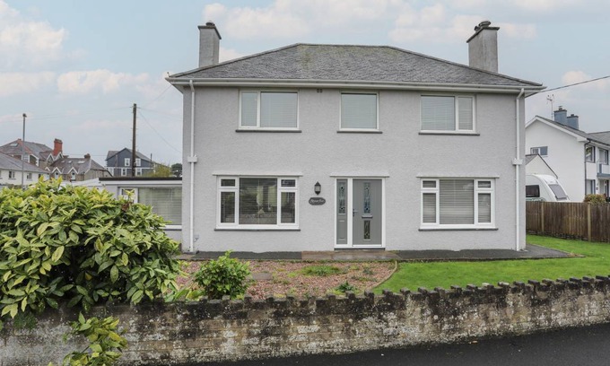 Criccieth Cottage | Cabin ∙ 4 bedrooms ∙ 8 guests