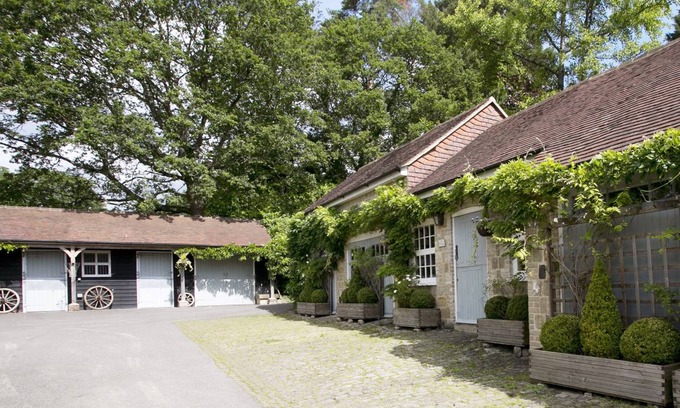 Haslemere Cottage | Cabin ∙ 4 bedrooms ∙ 10 guests