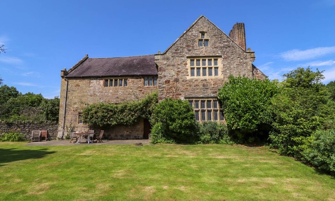 Pontblyddyn Cottage | Cabin ∙ 4 bedrooms ∙ 9 guests