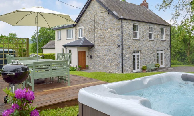 Narberth Cottage | Cabin ∙ 4 bedrooms ∙ 8 guests