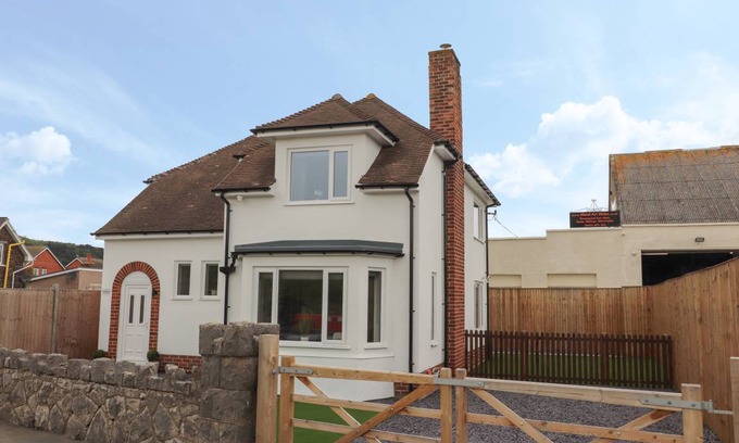 Llandudno Cottage | Cabin ∙ 4 bedrooms ∙ 8 guests