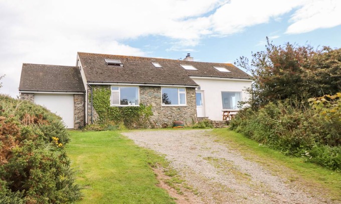 Rhoscolyn Cottage | Cabin ∙ 4 bedrooms ∙ 8 guests