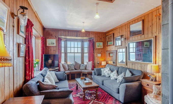 Weybourne Cottage | Cabin ∙ 4 bedrooms ∙ 8 guests