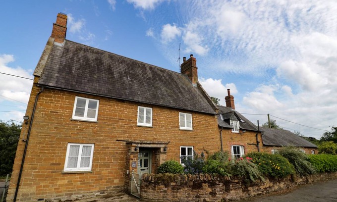 Nether Heyford Cottage | Cabin ∙ 5 bedrooms ∙ 10 guests