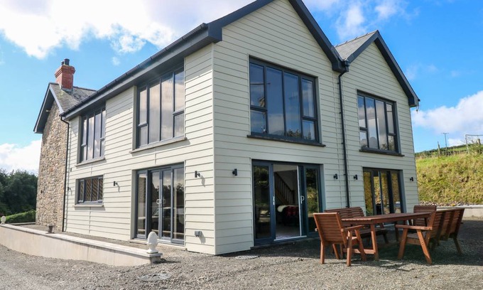 Whitland Cottage | Cabin ∙ 5 bedrooms ∙ 14 guests