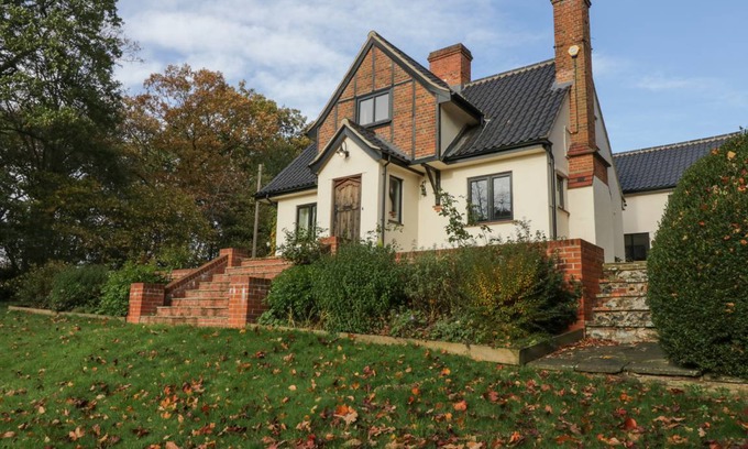 Norwich Cottage | Cabin ∙ 5 bedrooms ∙ 11 guests