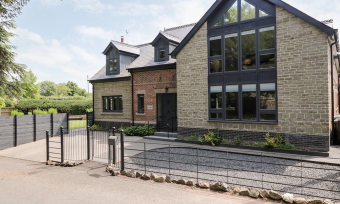 Guarlford Cottage | Cabin ∙ 5 bedrooms ∙ 10 guests