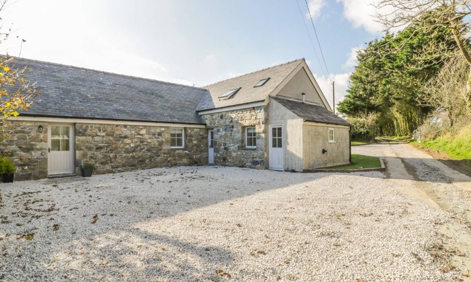 Mynytho Cottage | Cabin ∙ 5 bedrooms ∙ 11 guests