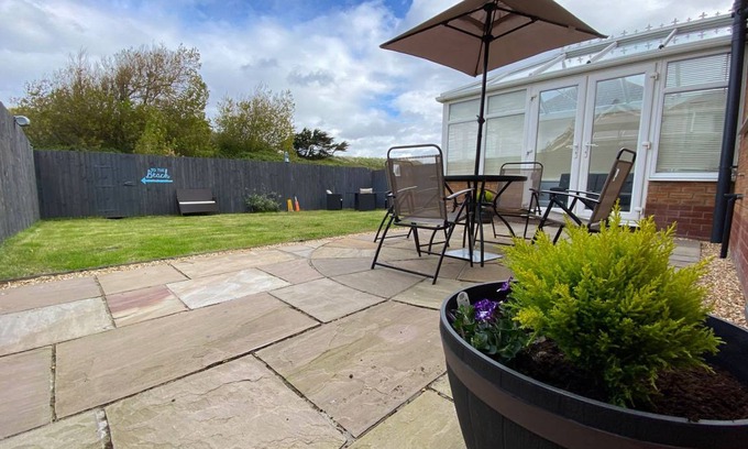 Prestatyn Cottage | Cabin ∙ 5 bedrooms ∙ 10 guests