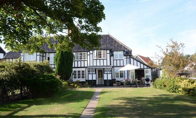 Thorpeness Cottage | Cabin ∙ 5 bedrooms ∙ 10 guests