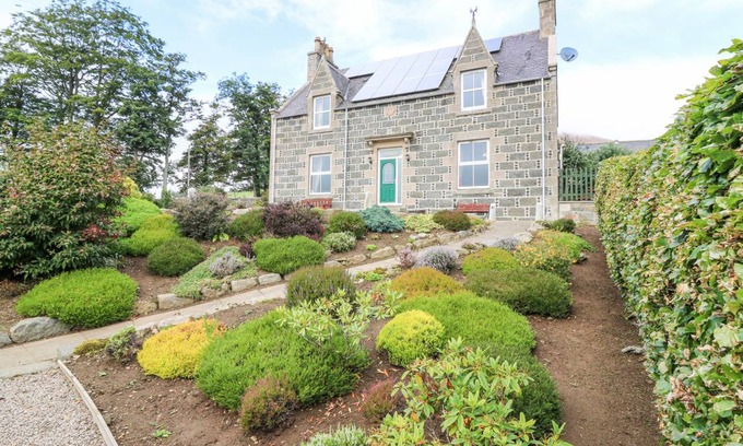 Huntly Cottage | Cabin ∙ 6 bedrooms ∙ 13 guests