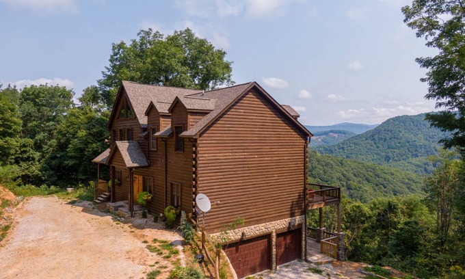Frank Cabin | Cabin ∙ 6 bedrooms ∙ 14 guests