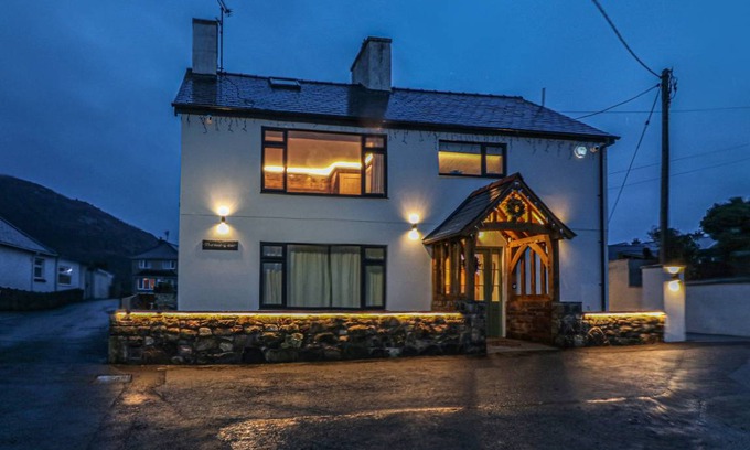 Nefyn Cottage | Cabin ∙ 6 bedrooms ∙ 16 guests