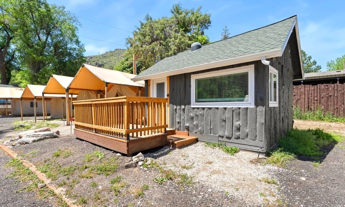 Poudre Park Cabin | Cabin 6 - The Buckhorn