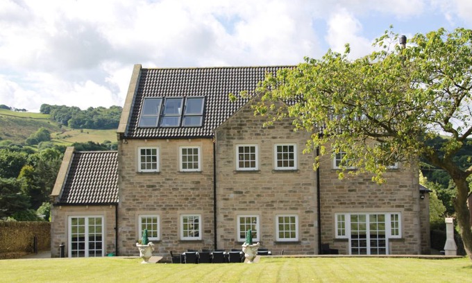 Millhouse Green Cottage | Cabin ∙ 7 bedrooms ∙ 15 guests