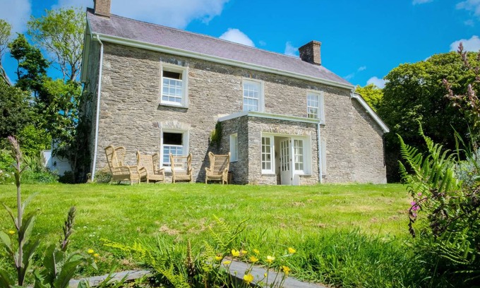 Felindre Farchog Cottage | Cabin ∙ 7 bedrooms ∙ 14 guests