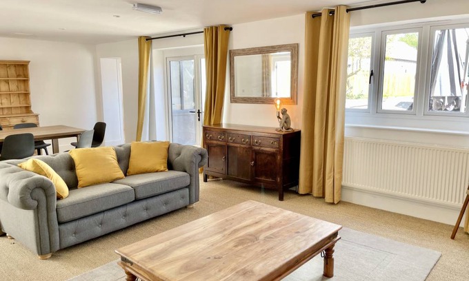 Helmsley Cottage | Cabin ∙ 7 bedrooms ∙ 20 guests