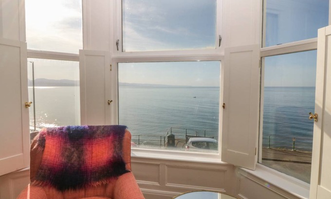 Criccieth Cottage | Cabin ∙ 7 bedrooms ∙ 15 guests