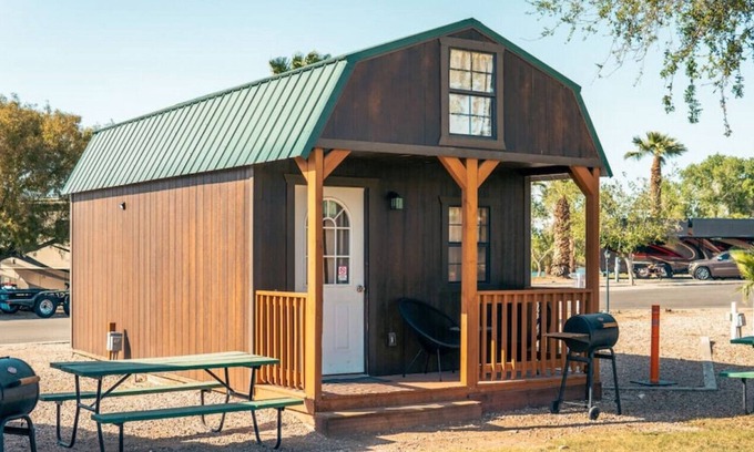 Ehrenberg Cabin | Cabin 9 - Deluxe Family Cabin