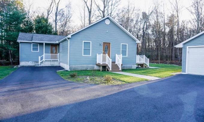 Tannersville House | Cabin by the Creek with private creek access