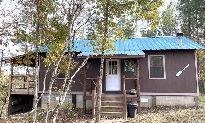 New Castle House | Cabin by the River