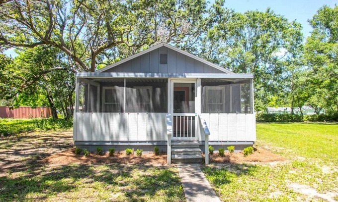 West Pensacola House | Cabin Charmed Cottage (Close to Downtown)