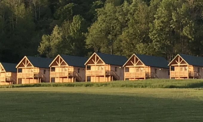 Canastota Cabin | Cabin, cottage, fishing, hunting, trails, creek, ponds, nature
