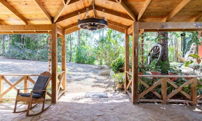 Constanza Cabin | Cabin Diromio: A tranquil retreat, cabin with breathtaking views of the mountain