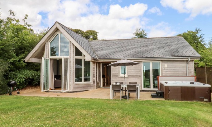Eleighwater Cottage | Cabin ∙ 2 bedrooms ∙ 4 guests