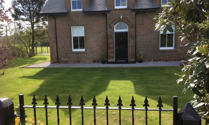 Lochmaben Cottage | Cabin ∙ 5 bedrooms ∙ 7 guests