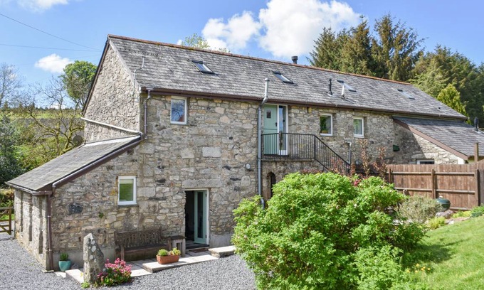 Newton Abbot Cottage | Cabin ∙ 2 bedrooms ∙ 4 guests