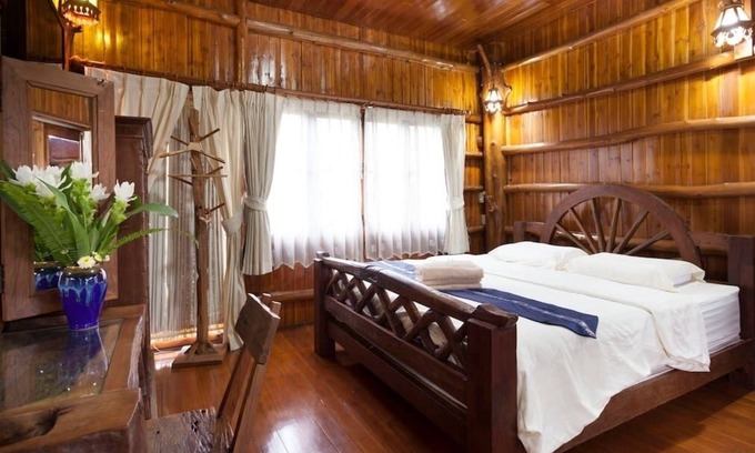 Wua Lai Cabin | Cabin Home w/Beautiful Garden Old Town