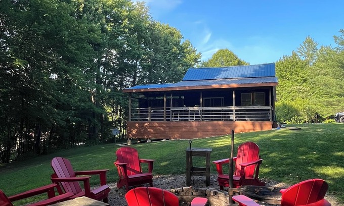 Laurelville Cabin | Cabin in Hocking Hills with Hot Tub, Fire Pit and Covered Back Deck.