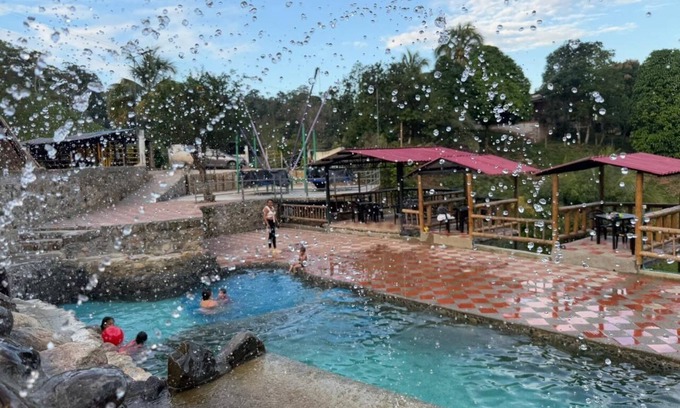 Samana Ski Chalet | Cabin in Norcasia Jacuzzi, spring water pool and extreme attractions option.