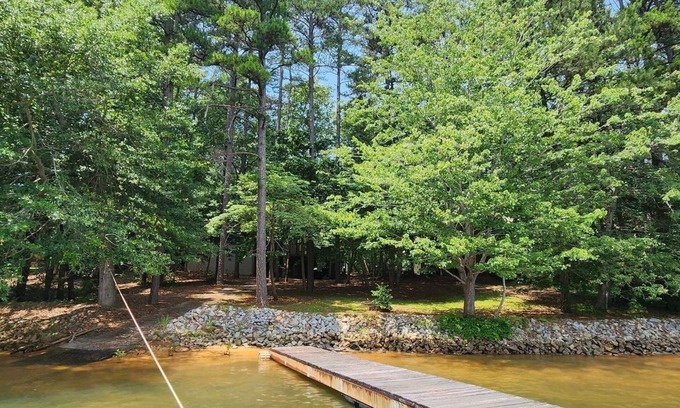 Martin House | "Cabin in the Cove" Private waterfront home on beautiful Lake Hartwell