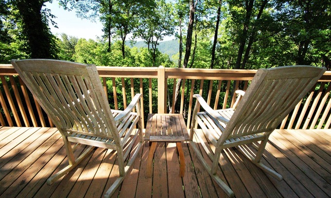 Asheville Cabin | Cabin in the mountains only 2.2 miles to downtown or a 10 dollar Uber ride.