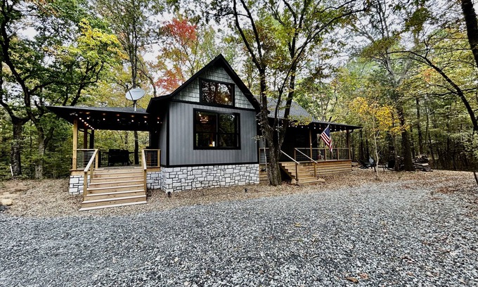 Muse Cabin | Cabin in the woods with hot tub near hiking, ATV/SXS and horseback trails